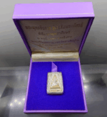 Phra Buddha Chinnarat, rectangular model, Chalerm Phrakiat edition, back S.T., made of 99.99% silver, triple-plated, created by the Sirindhorn Rajavidyalaya Foundation, consecrated at the Phra Buddha Chinnarat Maha Vihara in 1996, with original box. - Image 2