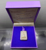 Phra Buddha Chinnarat, rectangular model, Chalerm Phrakiat edition, back S.T., made of 99.99% silver, triple-plated, created by the Sirindhorn Rajavidyalaya Foundation, consecrated at the Phra Buddha Chinnarat Maha Vihara in 1996, with original box.