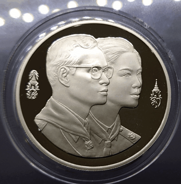 100 baht coin, polished nickel, commemorative of the 33rd World Scout Conference, 1993, with leather box and certificate.