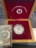 2013 Commemorative 1 oz Coin for the 6th Anniversary of the Hainan Provincial Rural Credit Union and the Establishment of the Sanya Rural Commercial Bank - Image 2